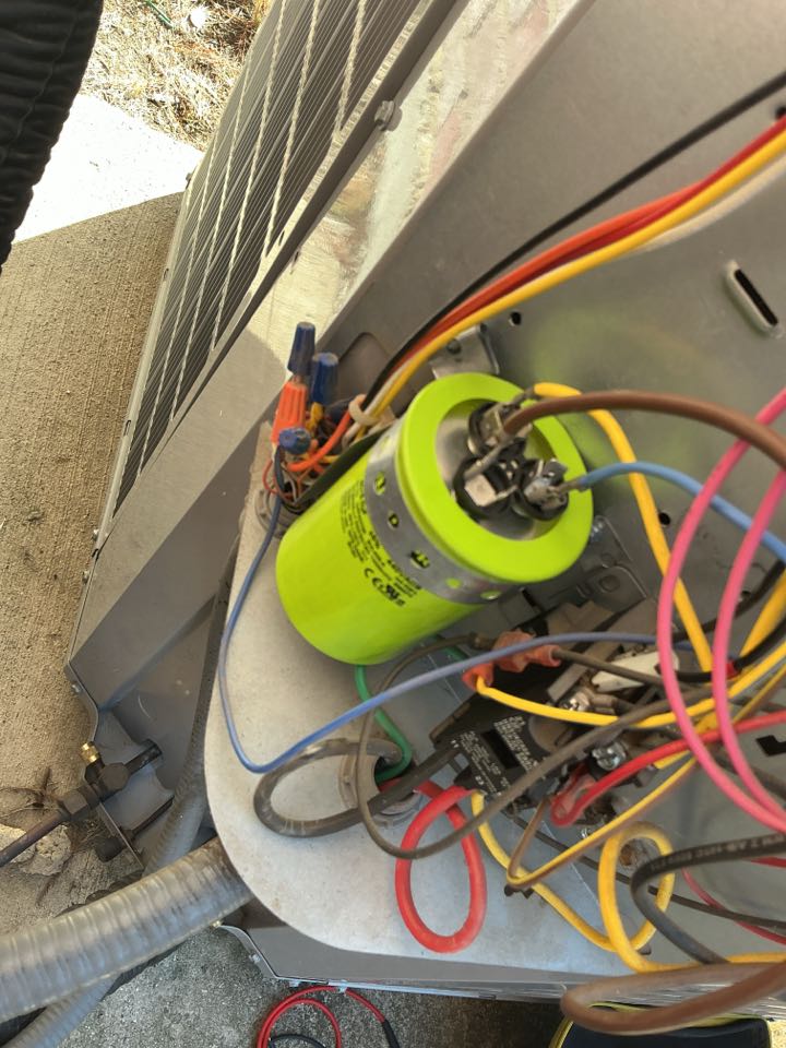 Heatpump maintenance on Carrier equipment 