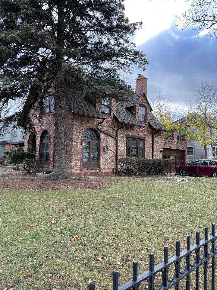 Chimney work on this beautiful 100 year old home. Chimney work on this beautiful 100 year old home.
