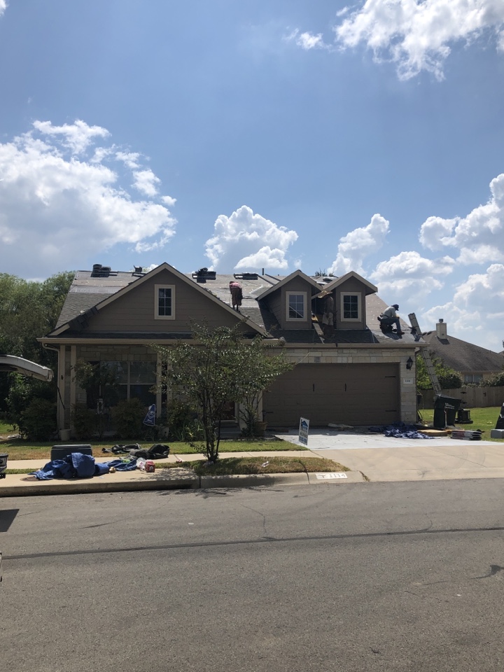 Georgetown, TX - Hometown Contractors Roofing is replacing another roof for a Georgetown customer. Hometown upgrades the roofing material to a dimensional limited lifetime shingle at no additional cost. Ask hometown contractors roofing to come inspect your roof today for free Georgetown, TX - Hometown Contractors Roofing is replacing another roof for a Georgetown customer. Hometown upgrades the roofing material to a dimensional limited lifetime shingle at no additional cost. Ask hometown contractors roofing to come inspect your roof today for free