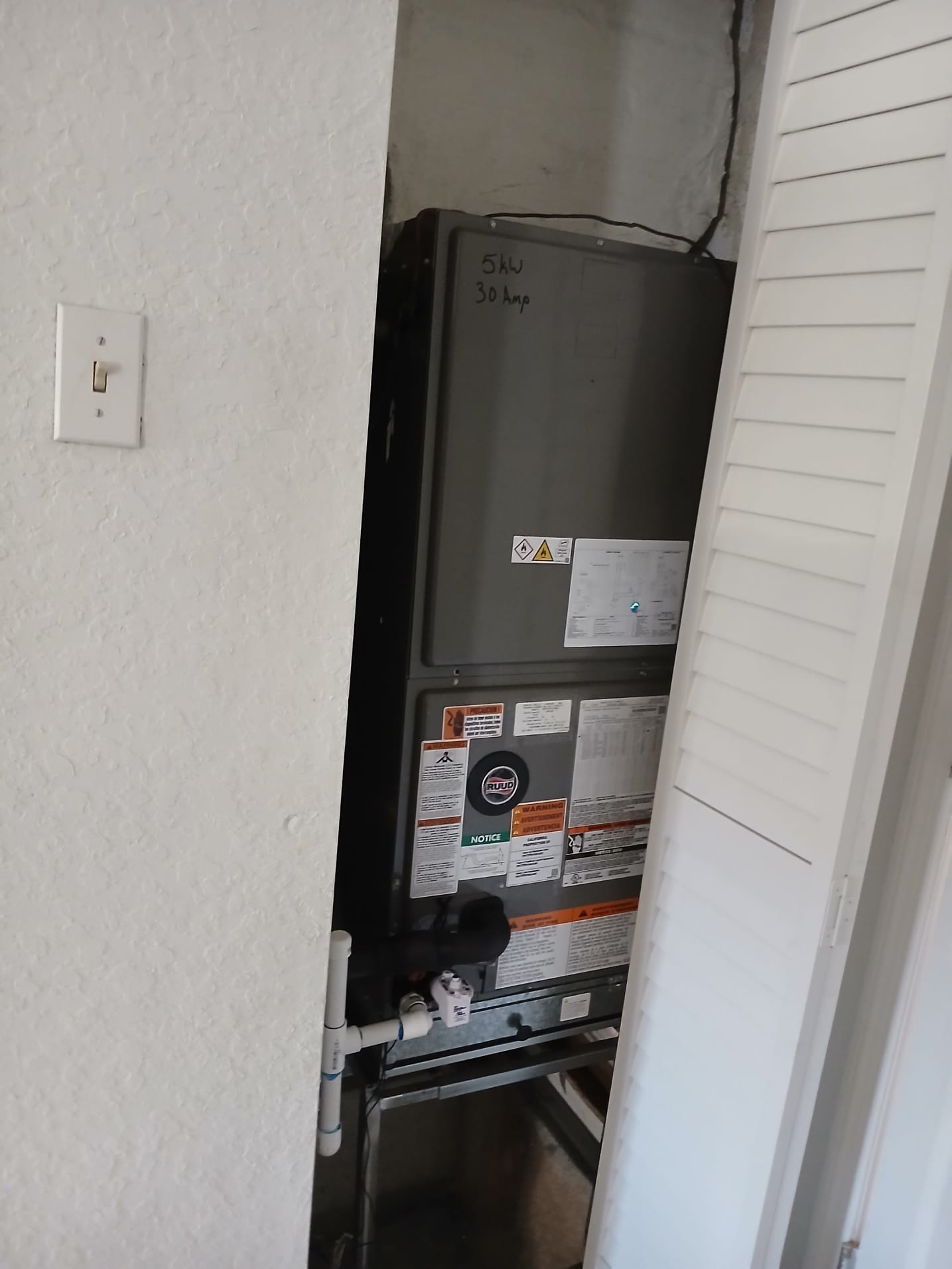 3 ton Ruud 15 seer heat pump
10 year parts
3 year labor warranty
-Hurricane pad
-Tiedowns
-Insulate exposed copper
-Vertical drain pan
-Safety switches
-Thermostat
-1”filter rack
-Adjustable ahu stand

