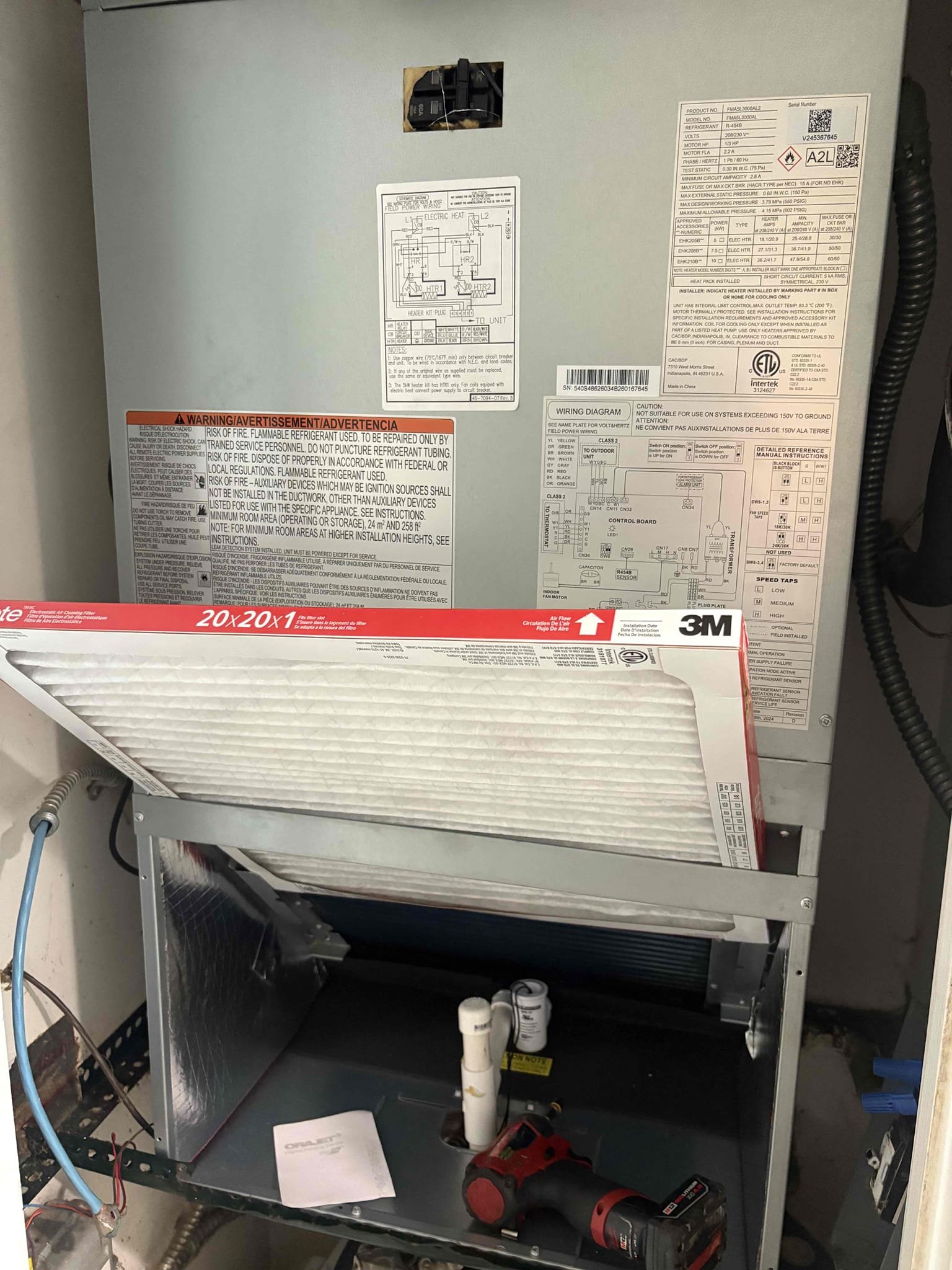 System is new but not inspected. Found no power coming into air handler. Found disconnect bypassed and loose wire connections causing system to have a single leg of power. Re did connections and verified system operations. Unit is currently heating/cooling. 

Would recommend replacing disconnect and having annual maintenance on system. 