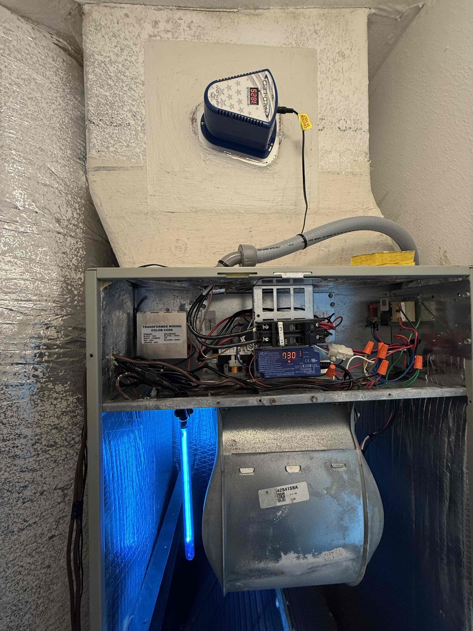 Installation 2 air purifier and 2 UV lights