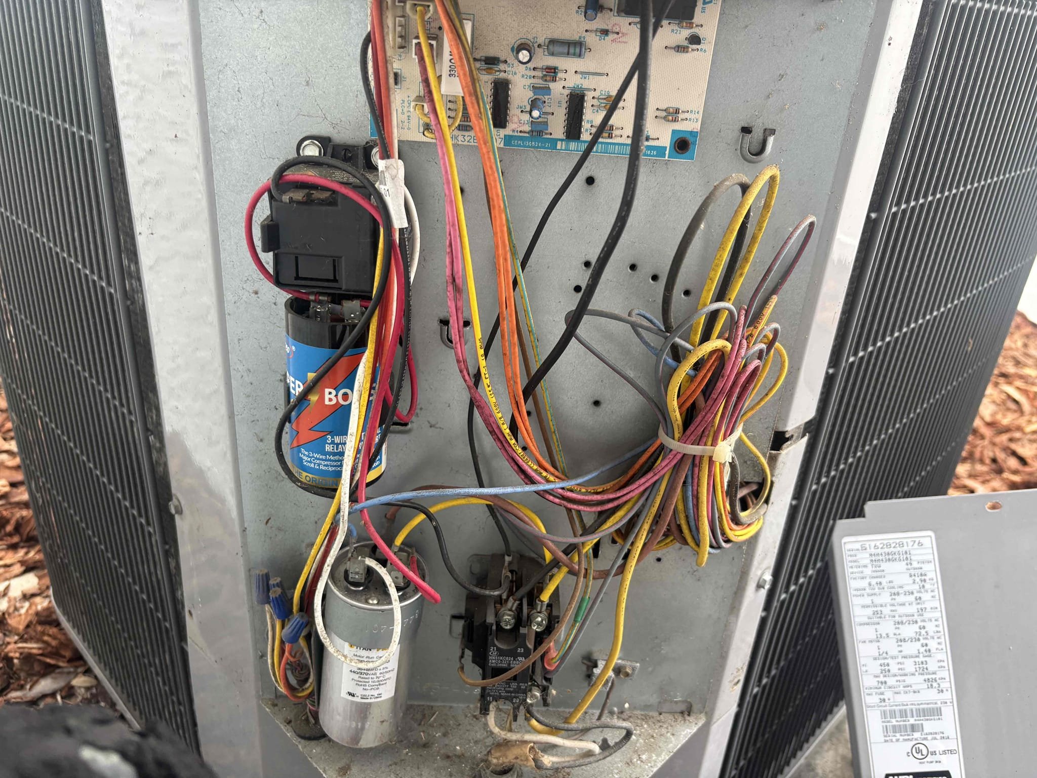 Thermostat not wired for heat pump. Thermosat also programmed for straight cool system. Re wired and programmed Thermosat. Verified heating and cooling operations. 