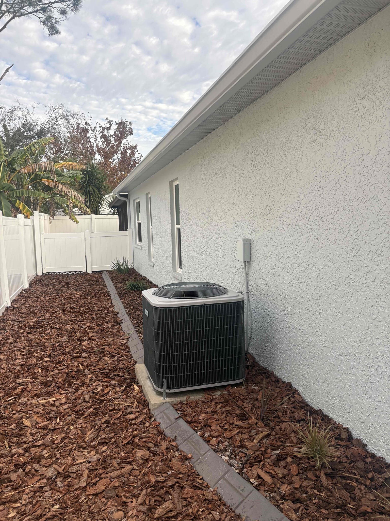 Thermostat not wired for heat pump. Thermosat also programmed for straight cool system. Re wired and programmed Thermosat. Verified heating and cooling operations. 