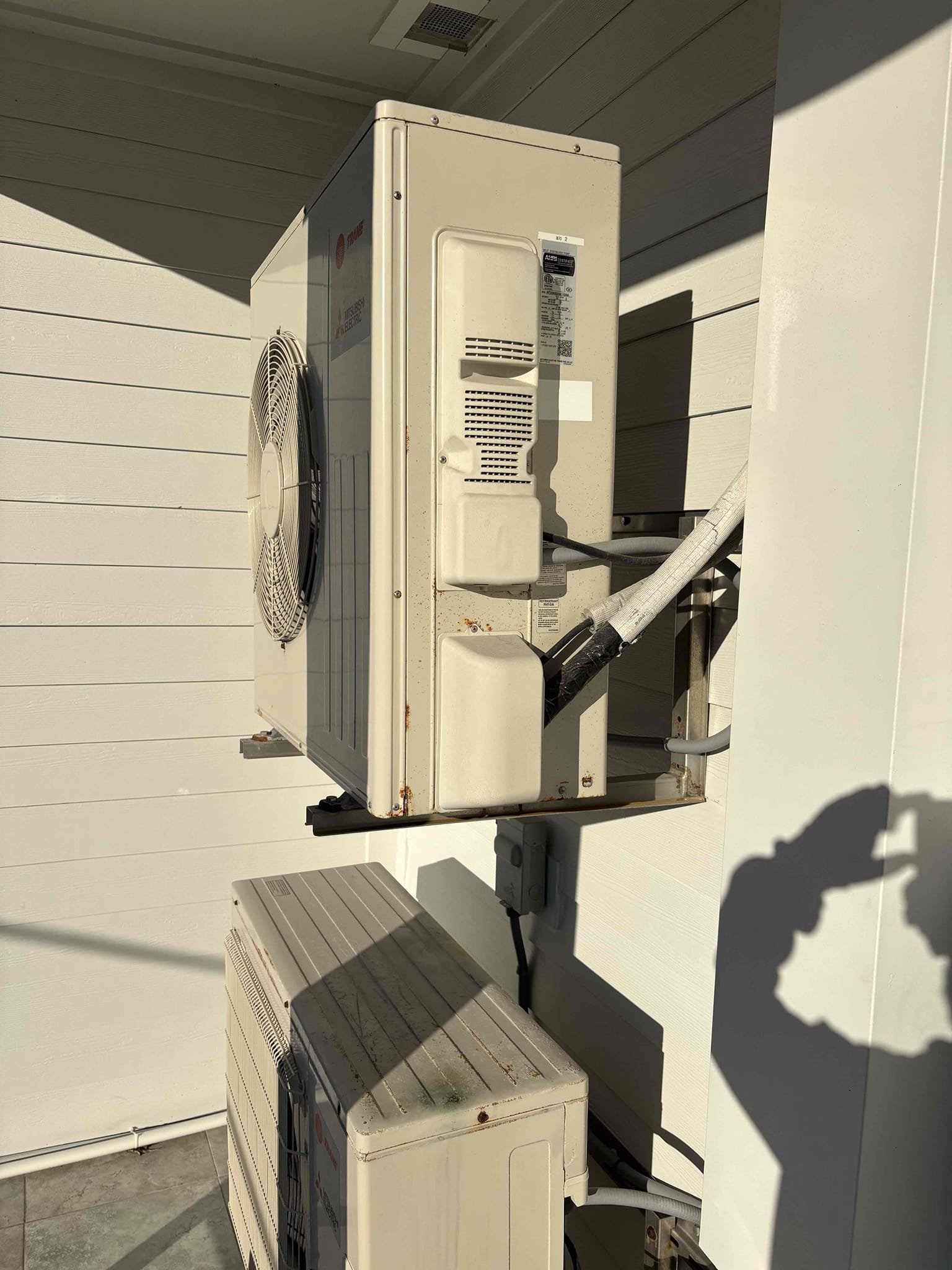 Middle Floor Unit Not Heating 

4 Head Cassette Single Trane/Mitsubishi Condenser 

System is low on refrigerant. Leak search already performed and system filled. Will need to replace cassette. 

Declined filling system 

Left system off so no further damage 