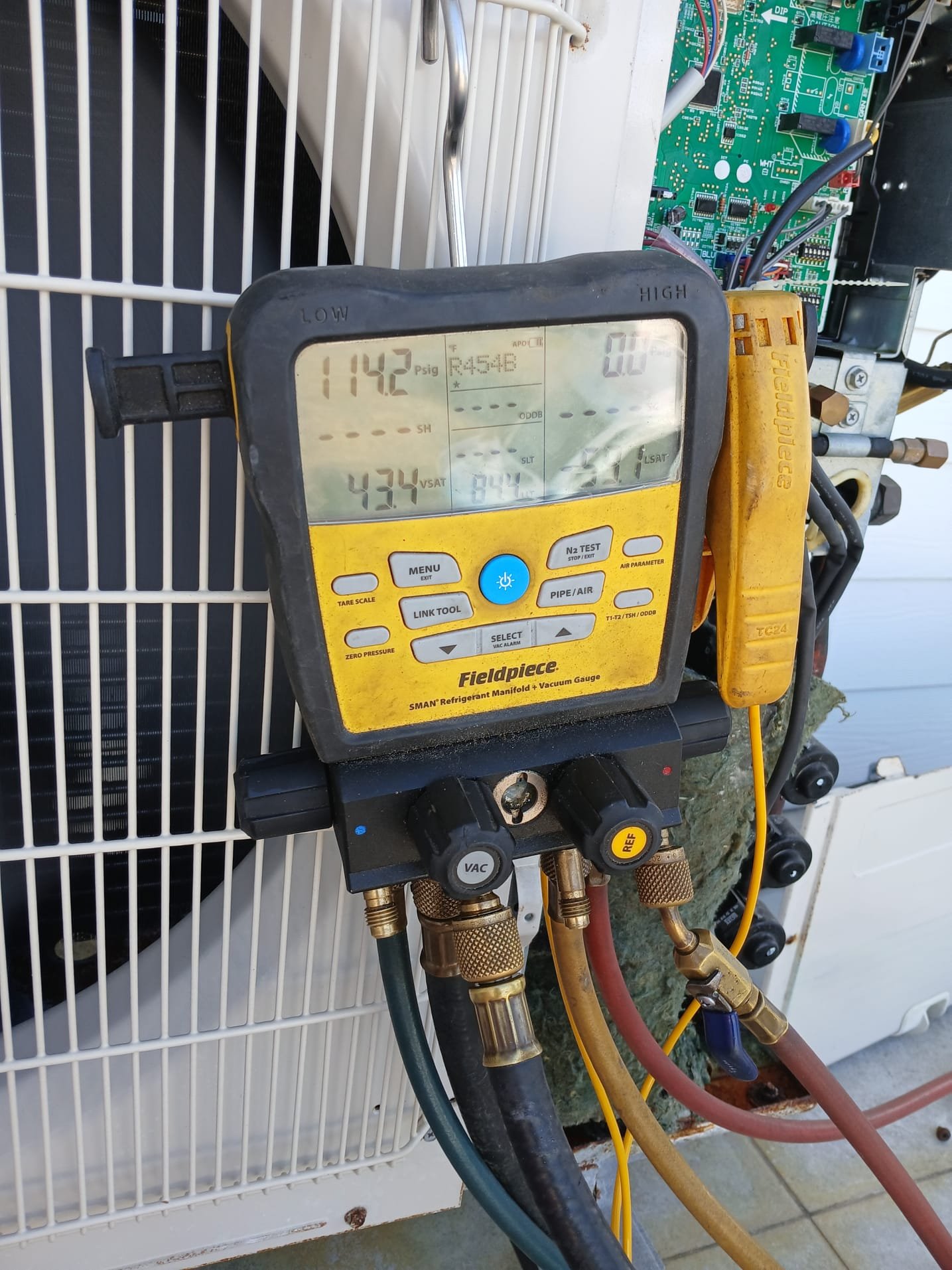 Replace ceiling cassette
Start and test. Unit cooling properly at this time. 