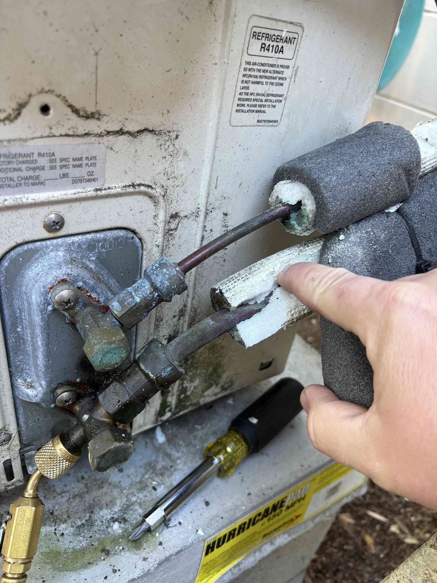 Multiple leaks in line set 

Line set not properly insulated 

Home owner would like to replace line set and seal everything properly 

Discounted today’s service 300$ 

*wants to do membership after repair/line set completed 