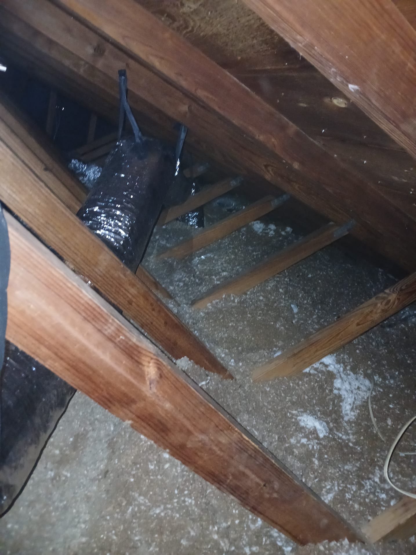 Replacement of two 6 in flex runs
One located off mixing box feeding master bed has huge hole 
One located off mixing box feeding back room 
Bring 2 full bags of 6in reuse collars 