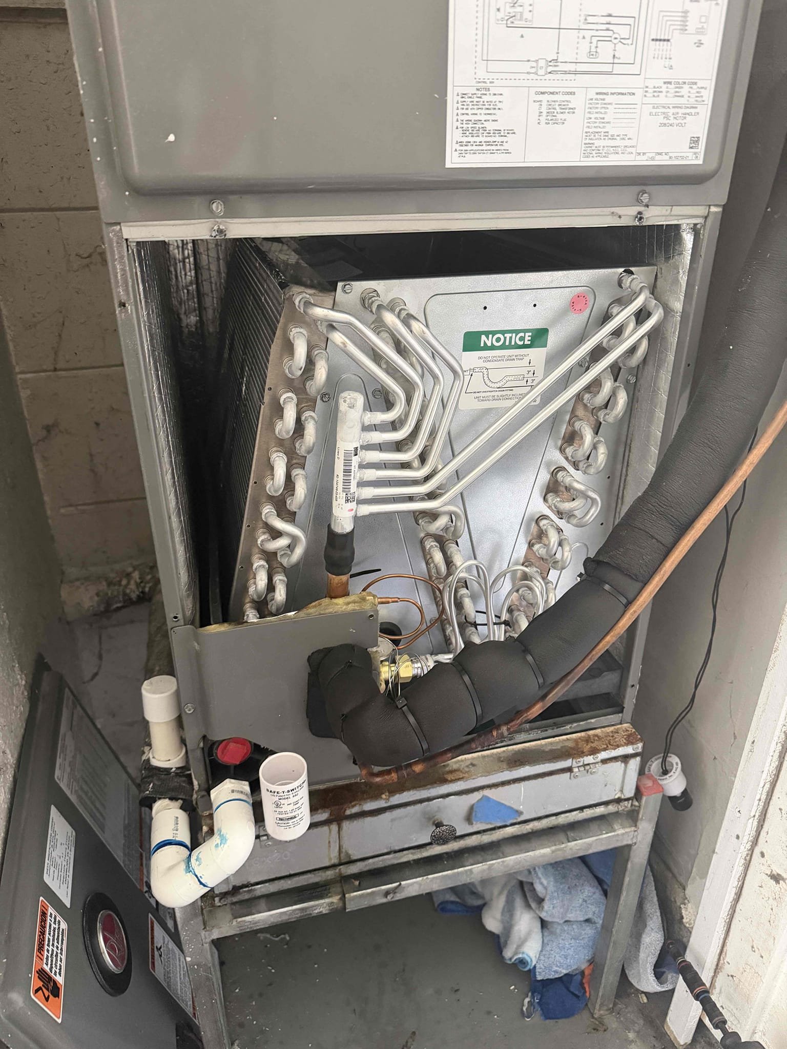 Scope of work:
- Replace evaporator coil
- Replace liquid line filter drier
- Charge system with new refrigerant
- 1 year warranty on coil
- Verify operations