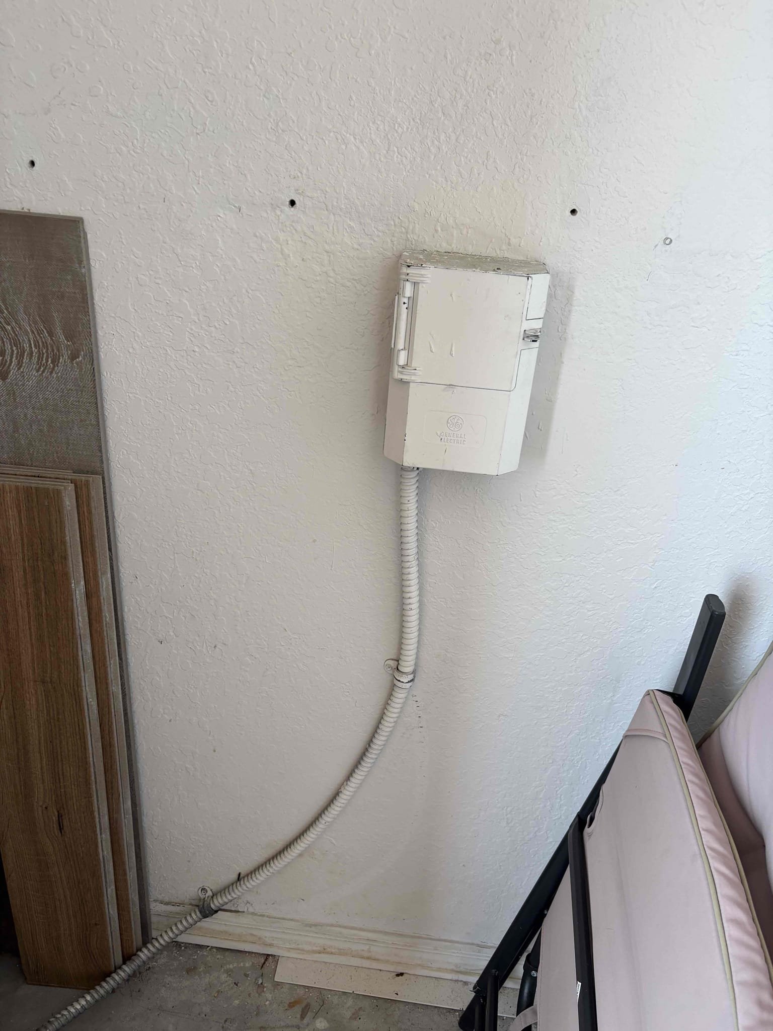 Nest thermostat not sending power to air handler. Reset system and began to run. Verified all system operations. Unit is operating within manufacture specifications. Would recommend replacing thermostat. 