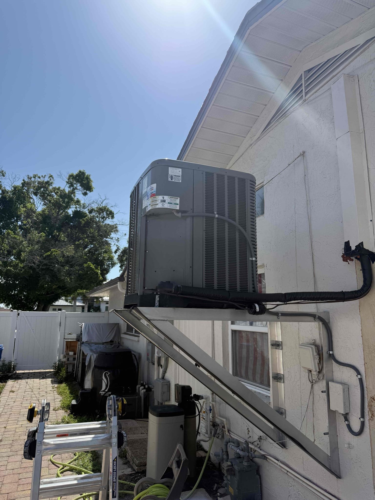 Reason for call:
No cool 

Equipment:
2024 ruud 4 ton 
Vertical in garage 
Condenser on raised wall mount 

Summary: 
Completed diagnosis to find capacitor failed. Replaced contactor today as well. Continued diagnostic to find operation of equipment within manufacturing specifications. Unit is back up and cooling on departure. 

Solution:
Replaced dual capacitor and contactor. 