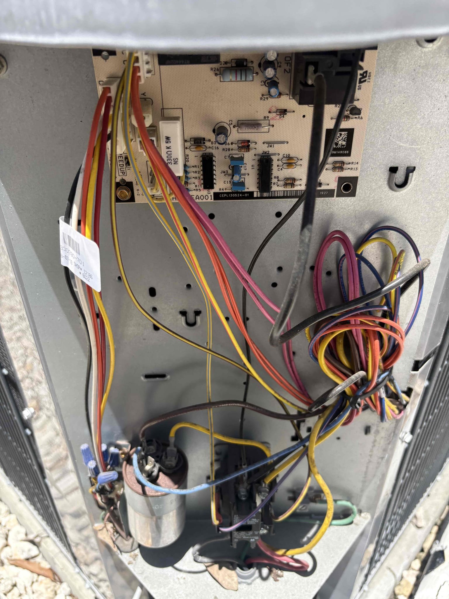 Downstairs Unit 

Diagnostic 
-failed outdoor capacitor 

Checked other capacitor for home owner 

Verified system operations 