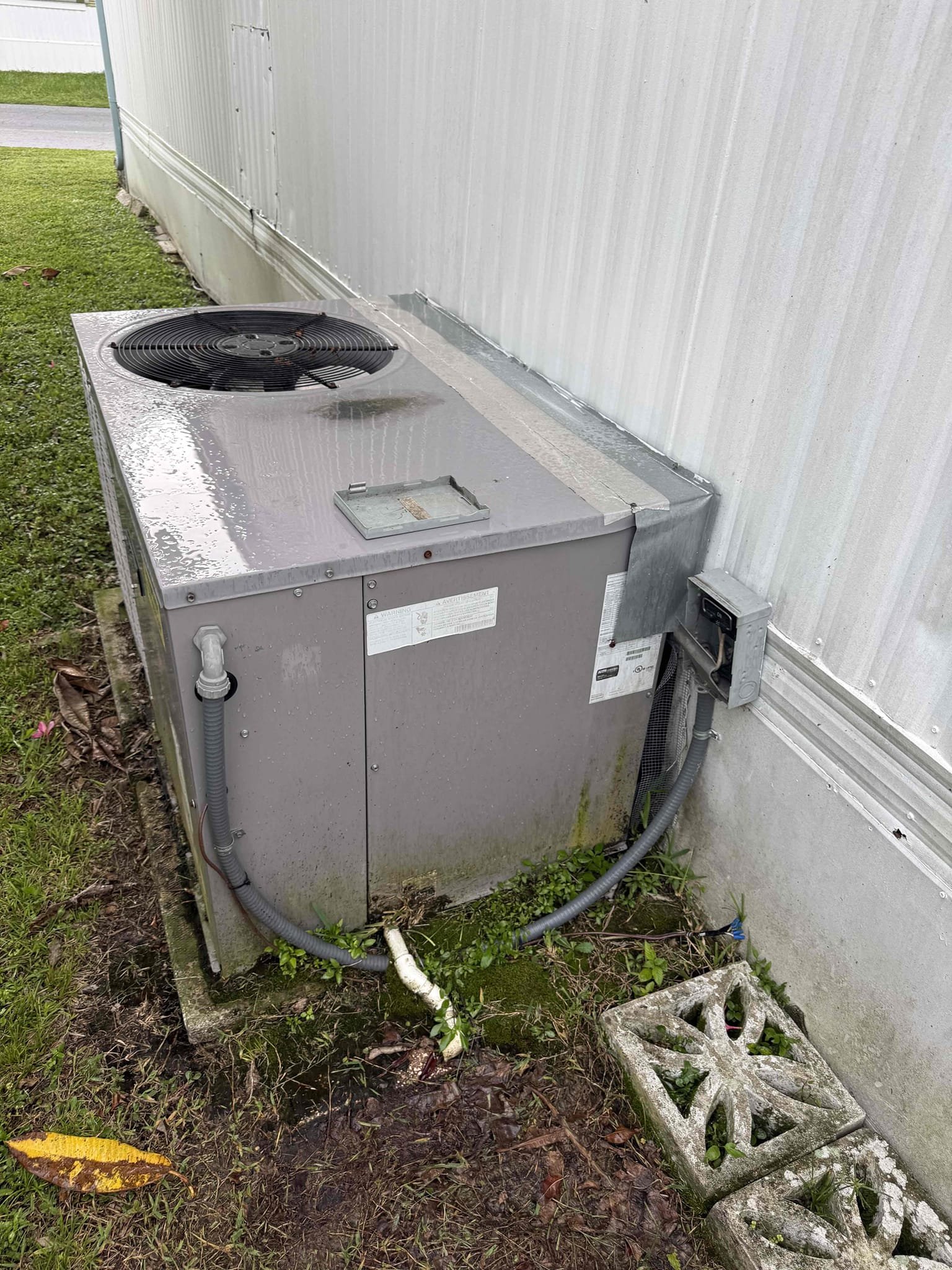 Reason for call:
No cool 

Summary:
Found loose y wire at bundle for condenser restore connection. 
Operation was restored to equipment. 