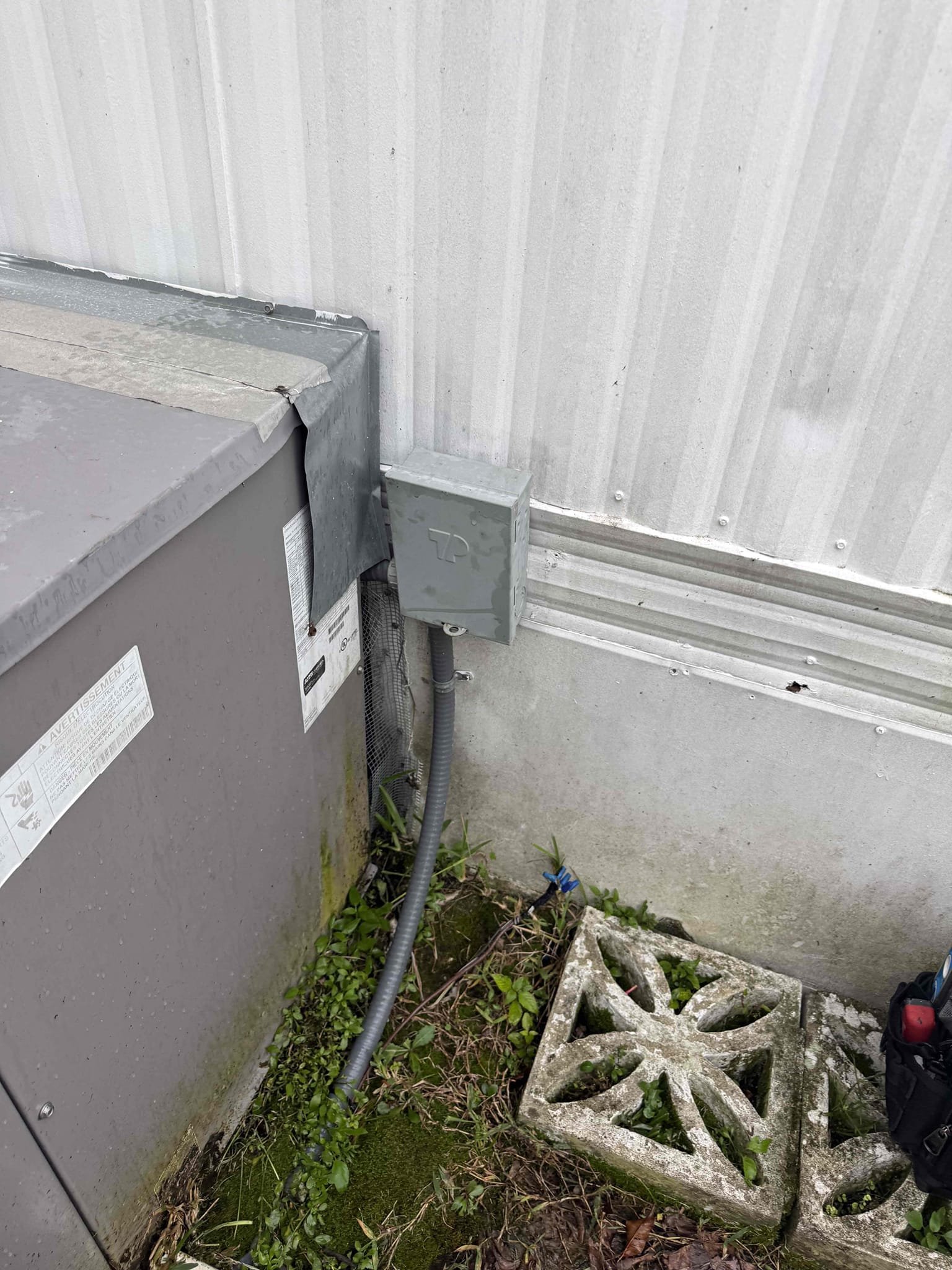 Reason for call:
No cool 

Summary:
Found loose y wire at bundle for condenser restore connection. 
Operation was restored to equipment. 