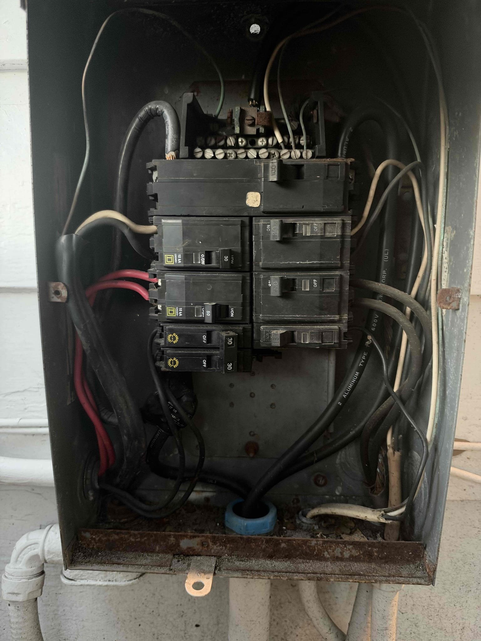 Found system
Not cooling due to bad cap. I went over options with client for repair vs replace and let him know system is old and in poor condition. Client chose repair for now. 