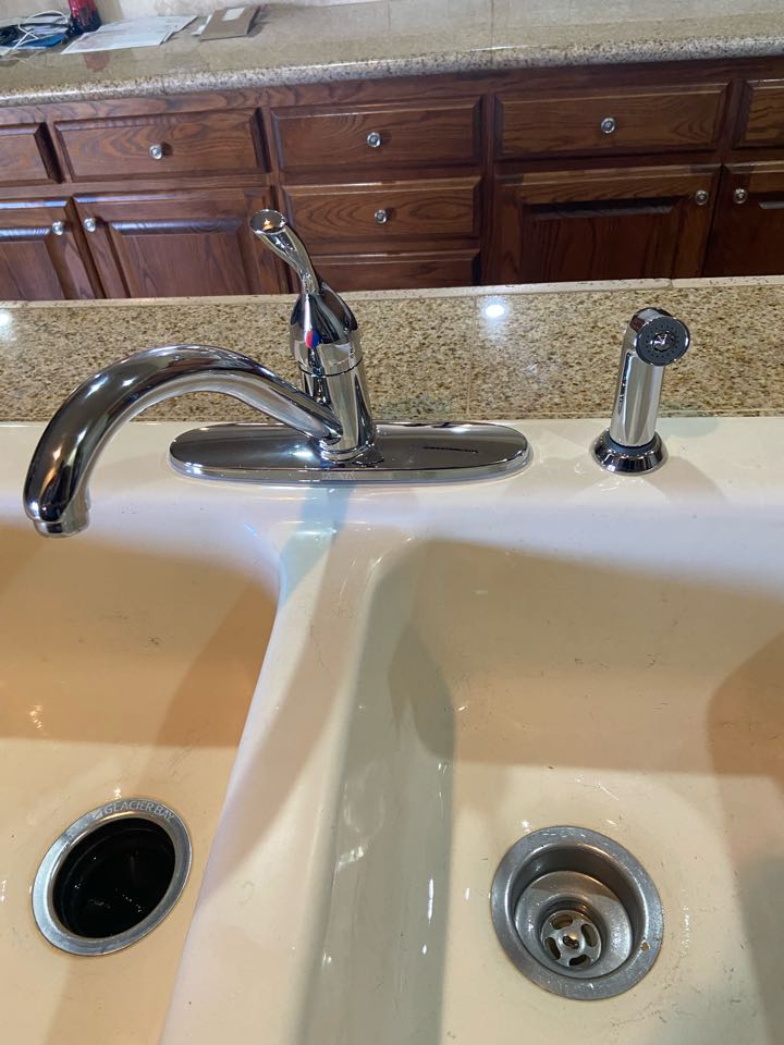 Installed single handle Delta kitchen faucet with sprayer