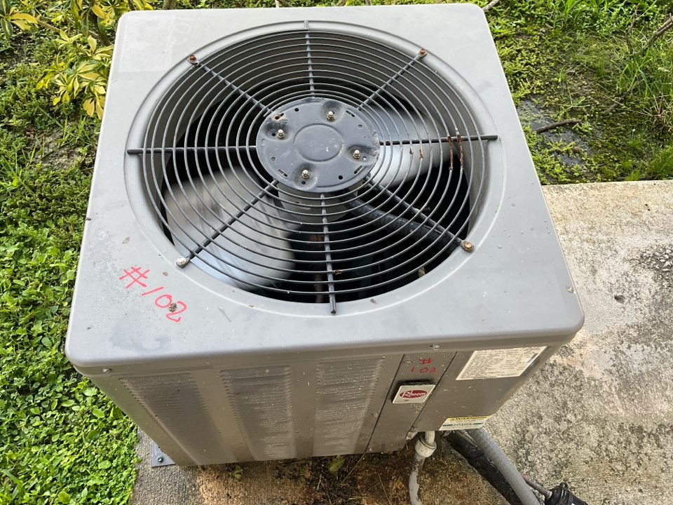 AC Maintenance Call. Perform routine maintenance per maintenance agreement on air conditioning split system. 