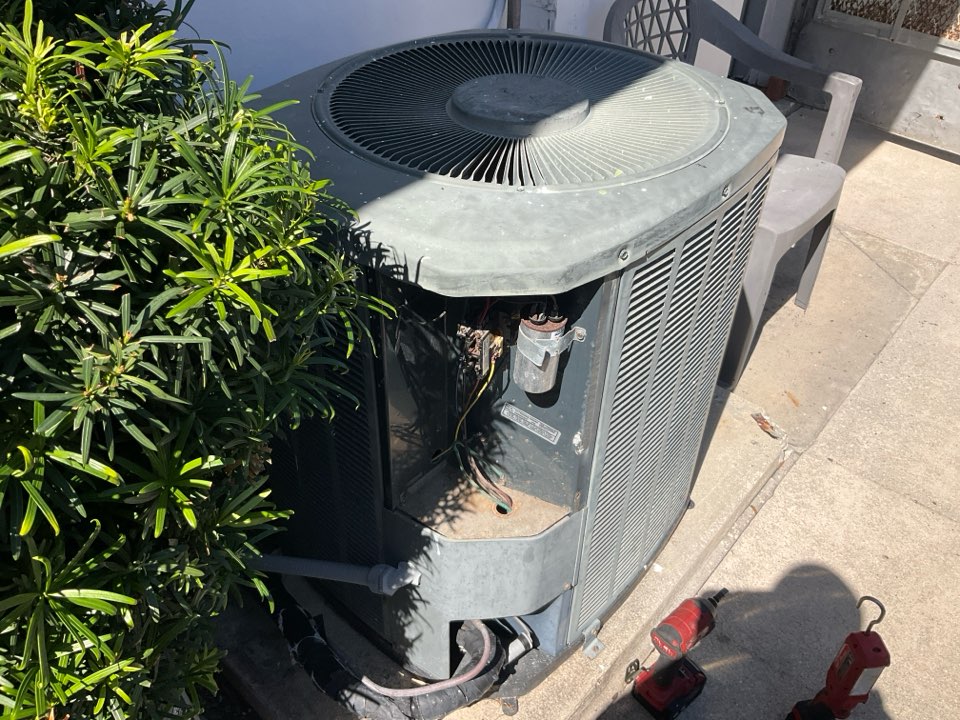 AC Maintenance Call. Perform routine maintenance per maintenance agreement on air conditioning split system. 