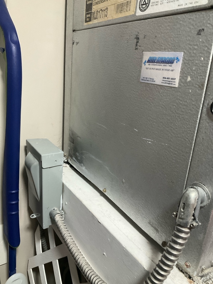 AC Maintenance Call. Perform routine maintenance per maintenance agreement on Florida Heat Pump water source air conditioning system.