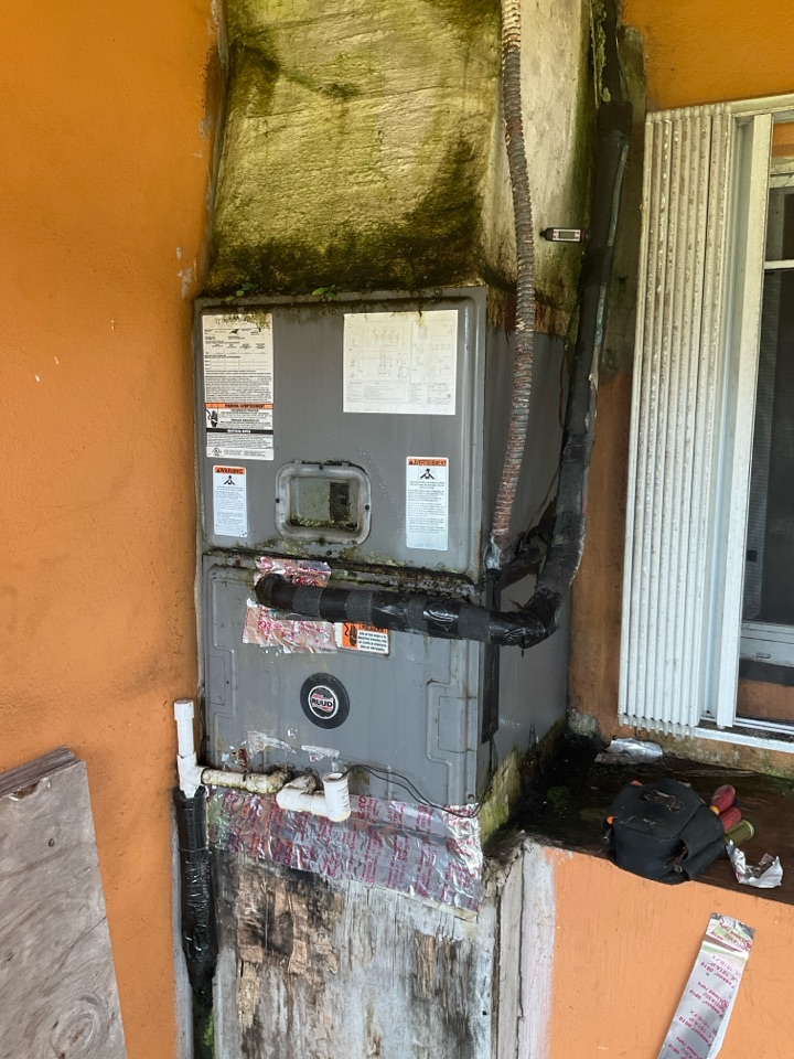 AC Maintenance Call. Perform routine maintenance per maintenance agreement on air conditioning split system. 