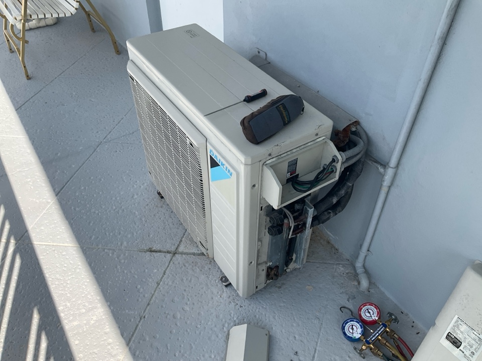 AC Maintenance Call. Perform routine maintenance per maintenance agreement on air conditioning system.