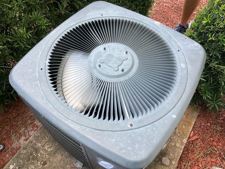 AC Maintenance Call. Perform routine maintenance per maintenance agreement on air conditioning split system. 