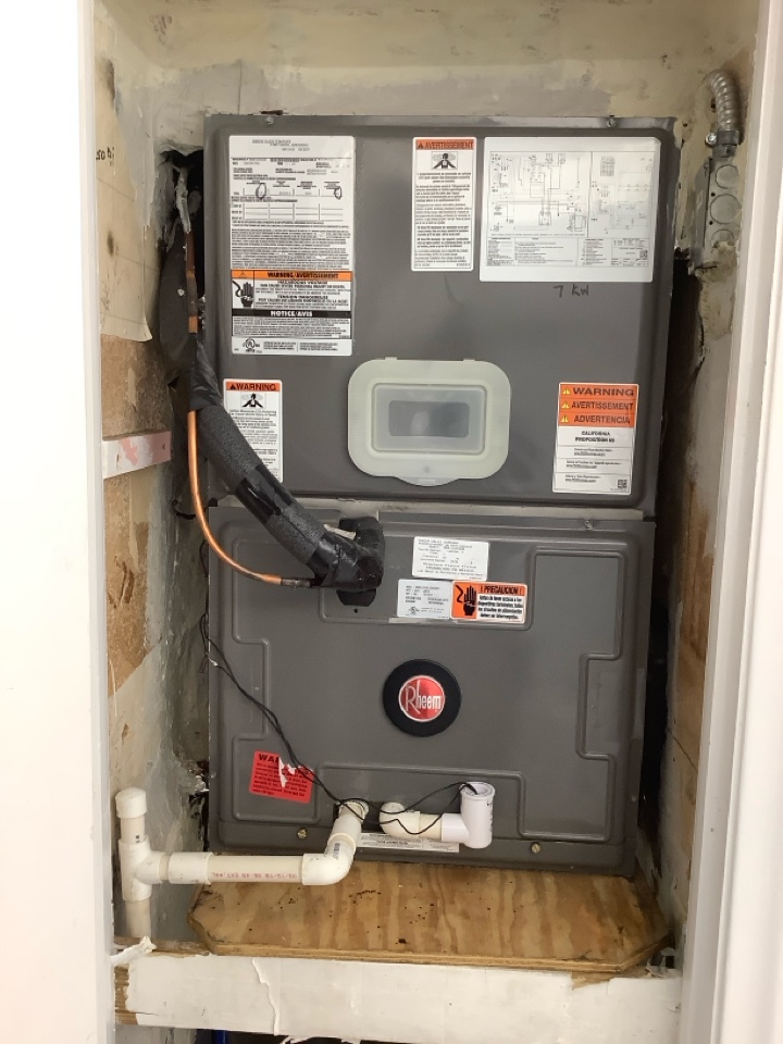 AC Maintenance Call. Perform routine maintenance per maintenance agreement on Rheem air conditioning split system. 