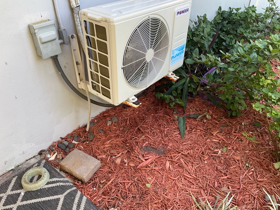 AC Service Call. Repair freon leak and recharge unit to manufacturer standards.
