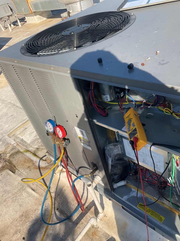 AC Service Call. Reprogram thermostat that customer installed. 