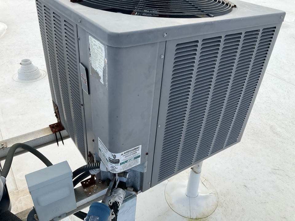 AC Maintenance Call. Perform routine maintenance per maintenance agreement on air conditioning split system. 
