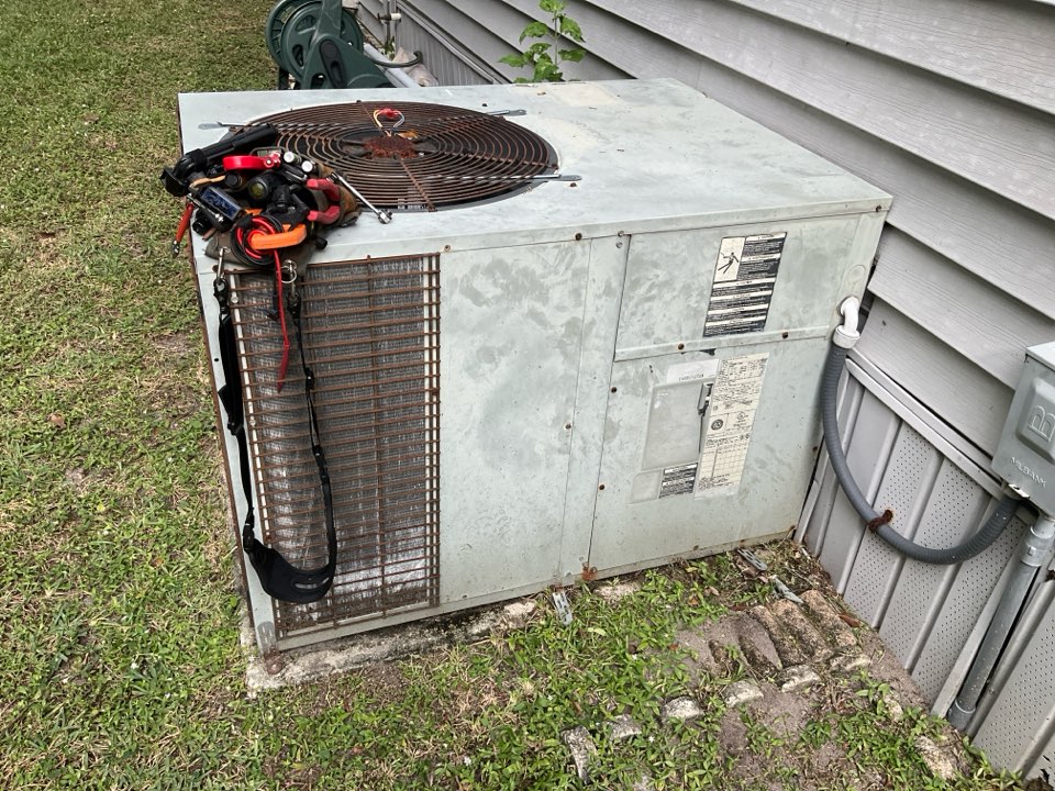 AC Service Call. Evaluate system to find unit is working at this time. 
