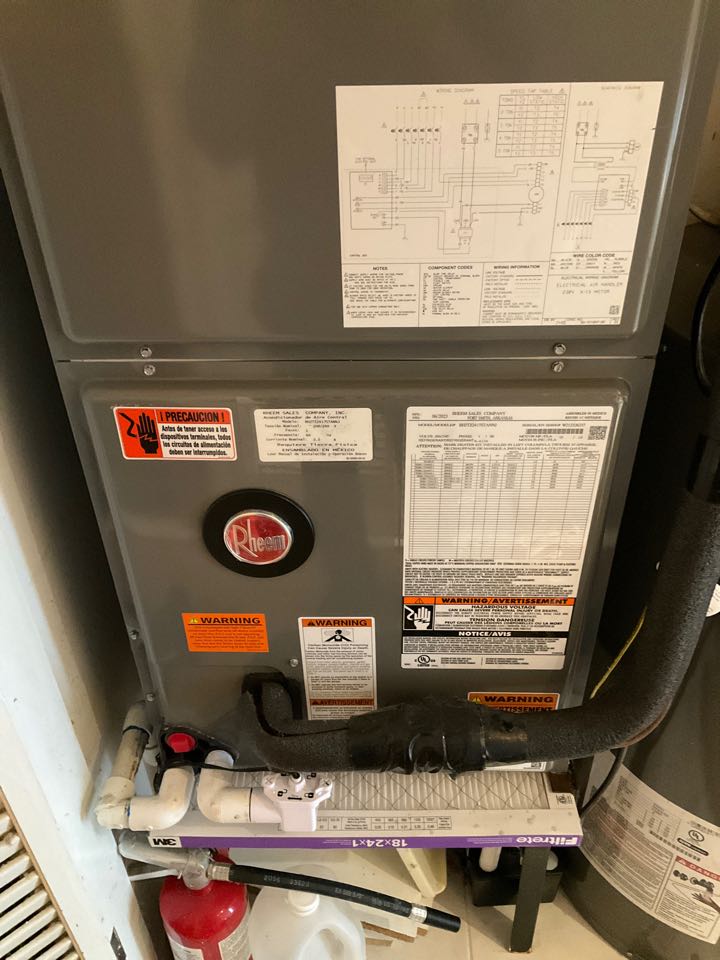 AC Maintenance Call. Perform routine maintenance per maintenance agreement on Rheem air conditioning split system. 