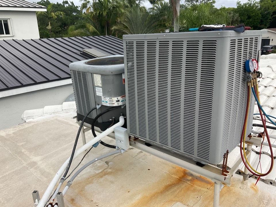 AC Maintenance Call. Perform routine maintenance per maintenance agreement on Ruud air conditioning split system. 