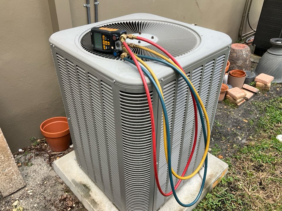 AC Maintenance Call. Perform routine maintenance per maintenance agreement on Lennox air conditioning split system. 