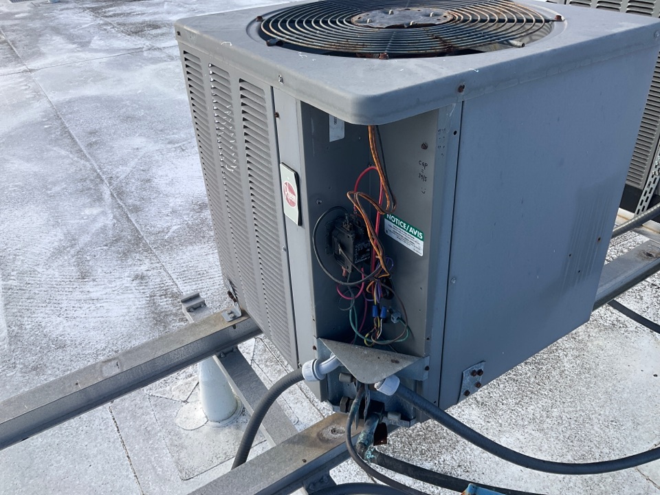 AC Maintenance Call. Perform routine maintenance per maintenance agreement on air conditioning split system. 