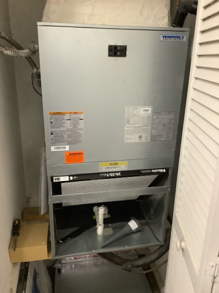 AC Maintenance Call. Perform routine maintenance per maintenance agreement on Tempstar air conditioning split system. 