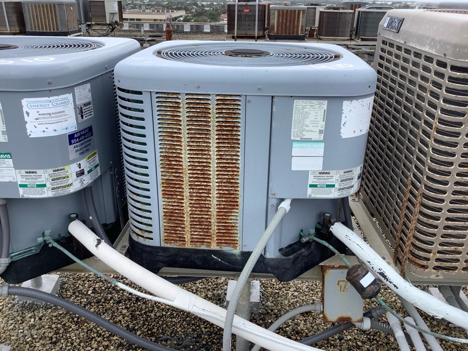 AC Maintenance Call. Perform routine maintenance per maintenance agreement on air conditioning split system. 