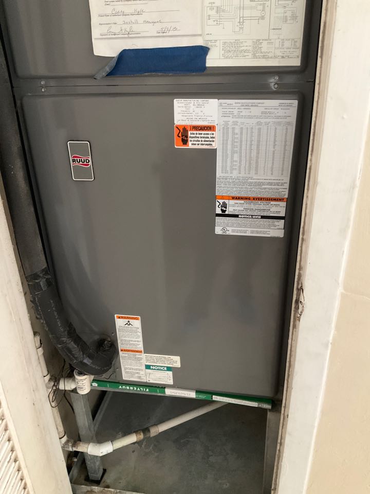 AC Maintenance Call. Perform routine maintenance per maintenance agreement on Tempstar air conditioning split system. 