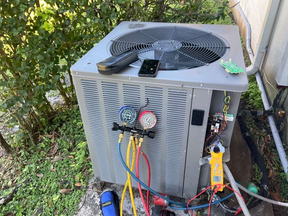 AC Maintenance Call. Perform routine maintenance per maintenance agreement on air conditioning split system. 