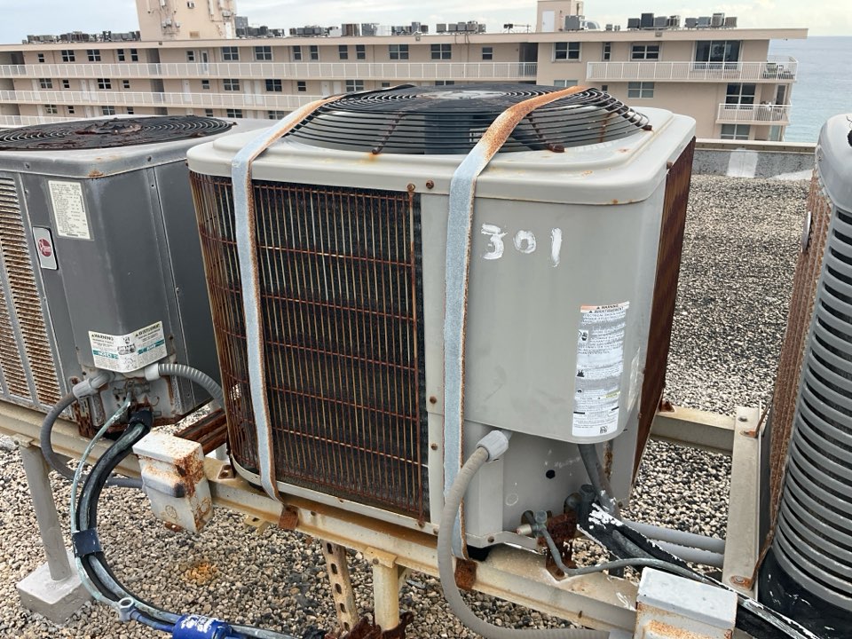 AC Maintenance Call. Perform routine maintenance per maintenance agreement on air conditioning split system. 