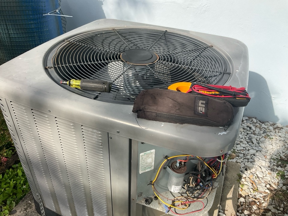 AC Maintenance Call. Perform routine maintenance per maintenance agreement on Rheem and Gree air conditioning split systems. 
