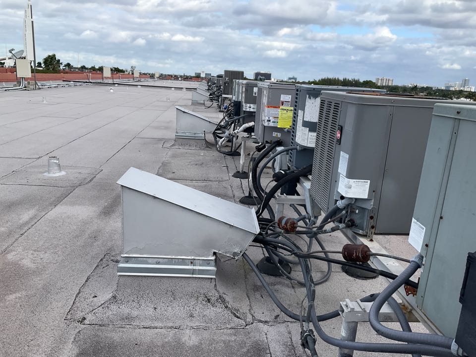 AC Maintenance Call. Perform routine maintenance per maintenance agreement on Bryant and First Company air conditioning split system. 