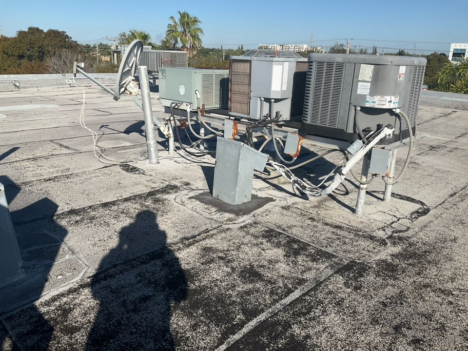 AC Maintenance Call. Perform routine maintenance per maintenance agreement on air conditioning split system. 