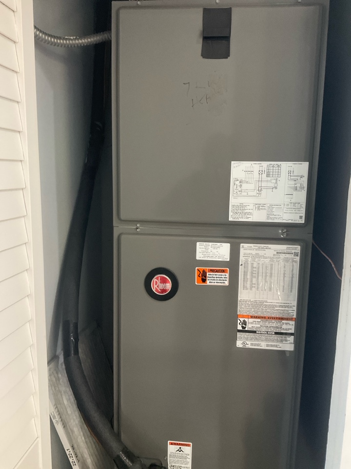 AC Maintenance Call. Perform routine maintenance per maintenance agreement on air conditioning split system. 