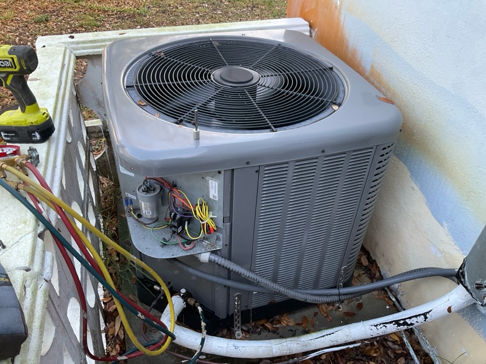 AC Maintenance Call. Perform routine maintenance per maintenance agreement on air conditioning split system. 
