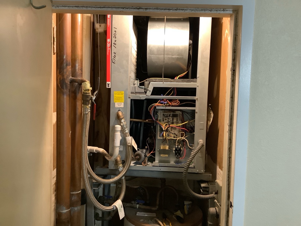 AC Maintenance Call. Perform routine maintenance per maintenance agreement on First Company Hydrotech water source air conditioning system.