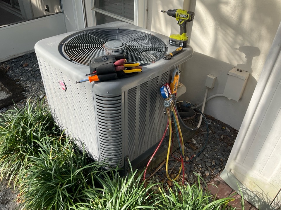 AC Maintenance Call. Perform routine maintenance per maintenance agreement on air conditioning split system. 