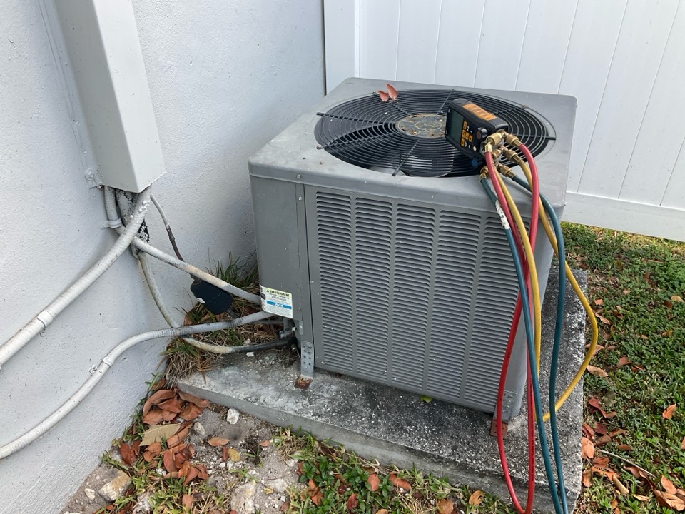 AC Maintenance Call. Perform routine maintenance per maintenance agreement on air conditioning split system. 