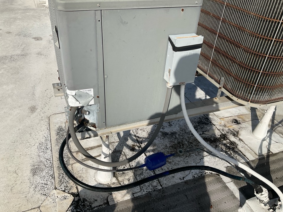 AC Maintenance Call. Perform routine maintenance per maintenance agreement on air conditioning split system. 