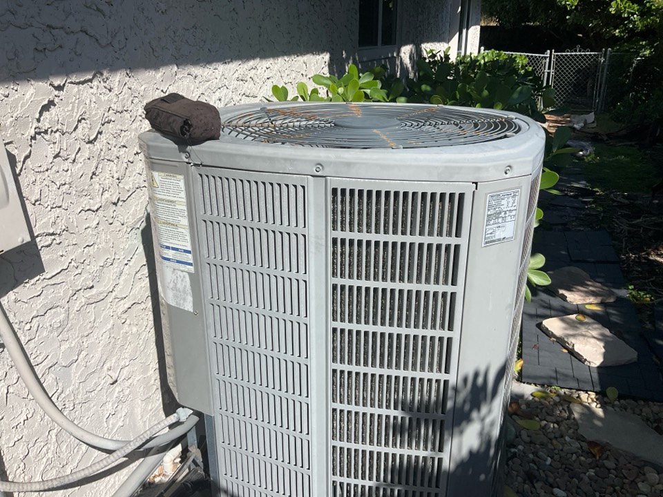 AC Maintenance Call. Perform routine maintenance per maintenance agreement on air conditioning split system. 